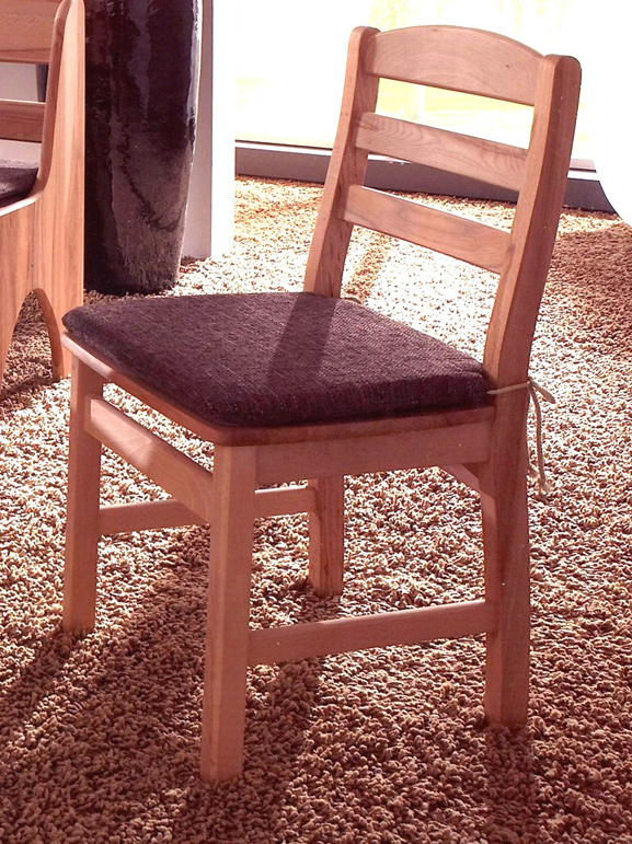 Stuhl Torben, Holzsitz mit Sitzkissen